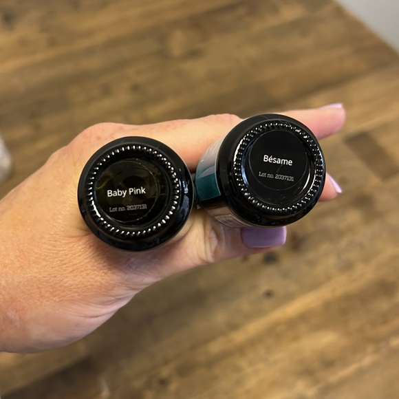 Madam glam Gel Nail Polish Set if 4- Black, White, Pink, Blue - Picture 4 of 4